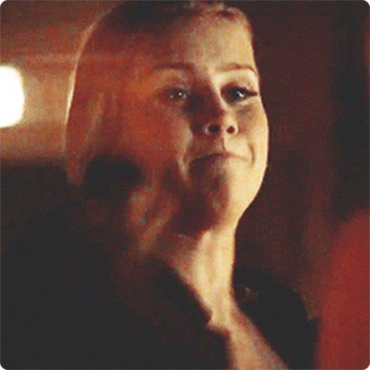 ☼ - *îţi trag o palmă* Cum îndrăzneşti să spui aşa ceva?!? #C