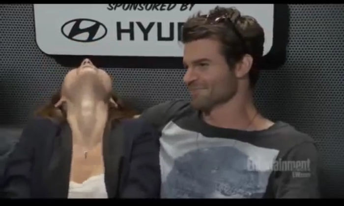 Elijah - Ba da esti! Uita-te la tine, razi fara motiv :))