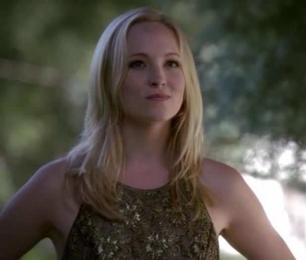 ᵔᴥᵔ -- Bine să nu mai vorbeşti cu mine atunci *se întoarce cu spatele la Klaus*