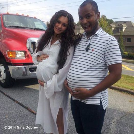 Mercci #stef *bea si isi pune o perna pe sub rochie* Sunt insarcinataaa =)))))))