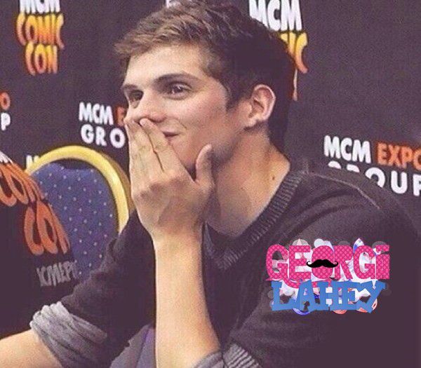 ♡♕_ aa okay # elena. sus ;> =))) # peppz.