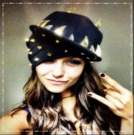 ♫.єℓєηα.♫ Iti zic eu. Auzi imi dai si mie adresa ta de mess ? ;3 =)))))