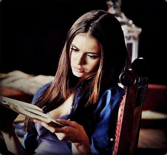 #► sa nu`i dai foc, again...*ia un jurnal de`a lu #stefan si citeste*