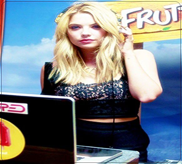 ┊^^ 96 - 4 14 14 - Holiday , baby !