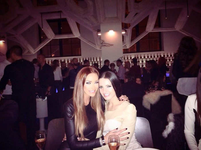 733809_674656895920645_1333123981_n