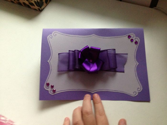 Felicitare aniversara; Exterior
