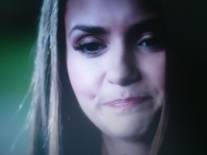 *face fata ca in poza* Sa iti zica Damon cand mai vorbiti ;3