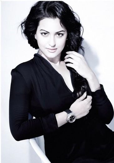 sonakshi-sinha-marvelous-look-photo-shoot-black-dress