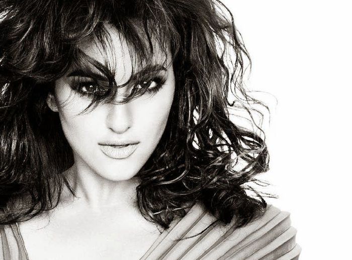 Sonakshi-Sinha-Exclusive-Photoshoot-Images-2013-11