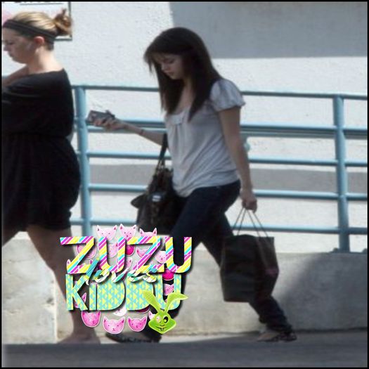  - x - SG - 06-08-2008 - Saindo do Studio - SELENA M GOMEZ