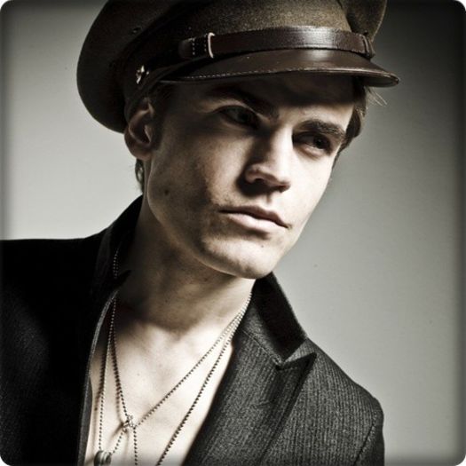 Hei Elena . Intreb eu ? #isaac