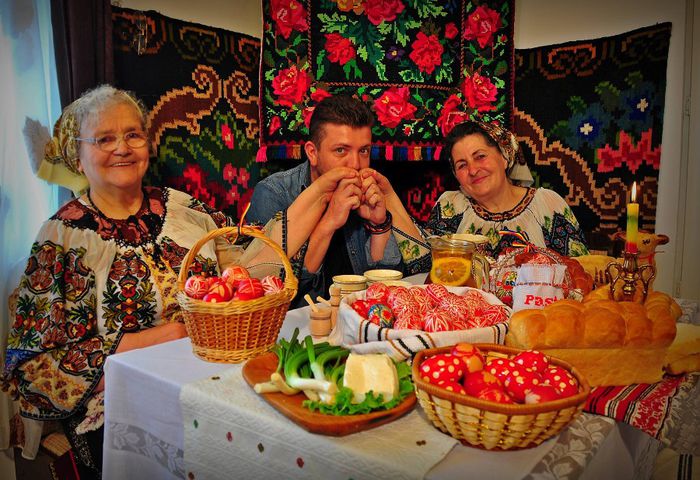 881987_588119124635594_1063611791622952585_o