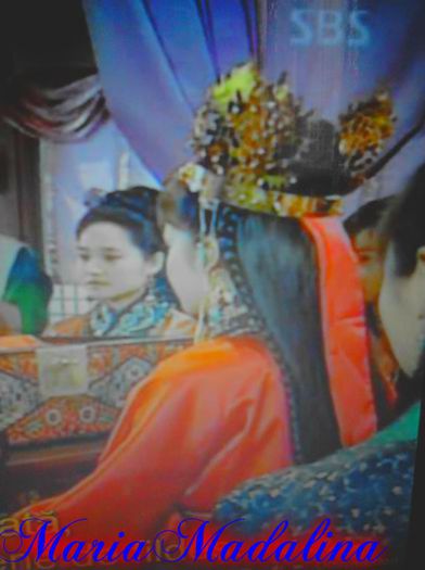 Trimiteti regina si emisari inauntru!