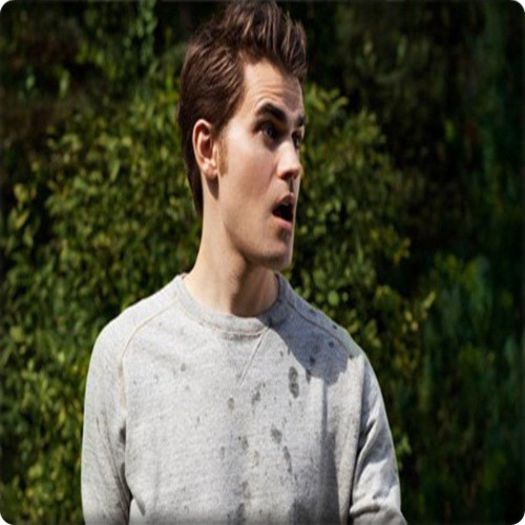 *Hug Hayley* Bineee tuu ? ;x Cred ca vine si Elijah in cateva min :x . Nu mai spune :))) #r