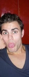 Pai daa normal ;> :)) #davina . *ii face masaj la picioare Rebekhai:))*