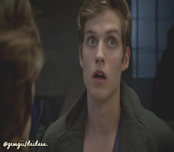 ♡♕_ HEEEEI # Klaus. nu am bani de test pa =)))) ;-H # elena.