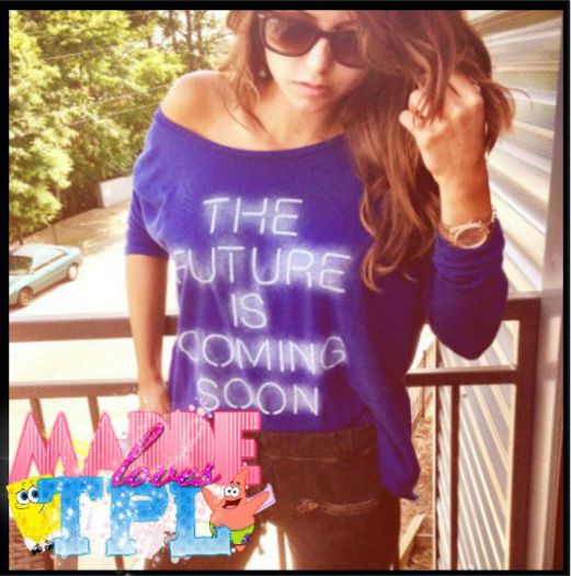 ♫.єℓєηα.♫ :D #davina Dar eu pe cine sarut?*se uita* N-am pe cine...