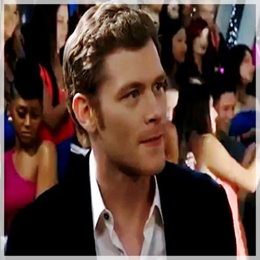 █ ▄→ -se uită pe pereţi-