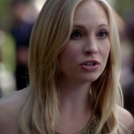 ᵔᴥᵔ -- De ce stai atâta pe gânduri?De ce nu accepţi faptu că încă mă *click; iubeşti... şi să fim again împreună #klausy
