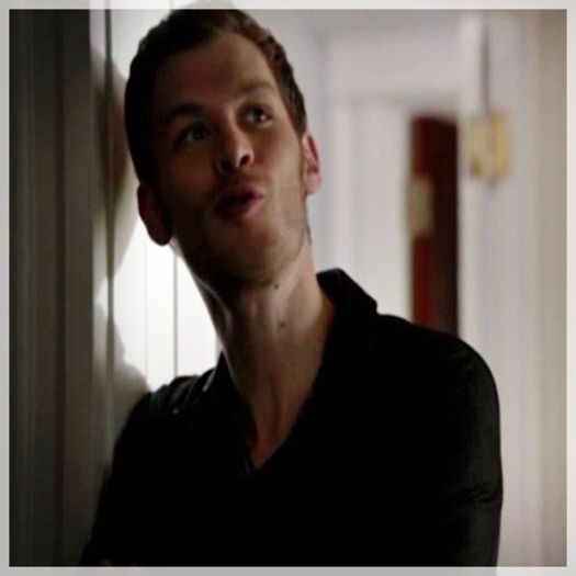 █ ▄→  oh Doamne.. de ce trebuie să iubesc eu blondele? e greu cu ele, înţeleg mai greu:)) -cl-; -îi bagă o banană în gură- taci acum! na.. n-am scotch, am improvizat
