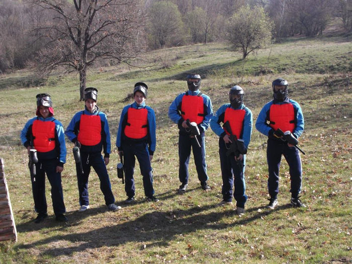 la paintball cu bajetii :)) - 1-MS Contact