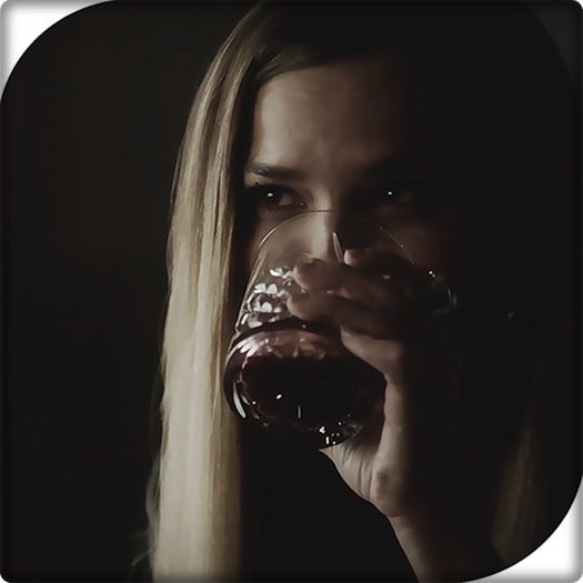 ▬  Trag o betie tovarase *rade si da pe gat un pahar cu bautura* #stefan