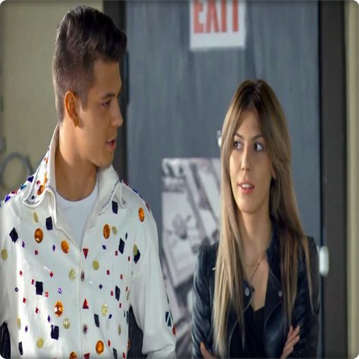 Eşti chiar bou, m-ai speriat. ( îl împinge cu piciorul. )