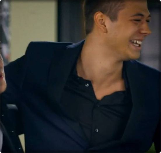 N-am nimic, sunt bine, pe bune. ( râde ca spartul. =)) )
