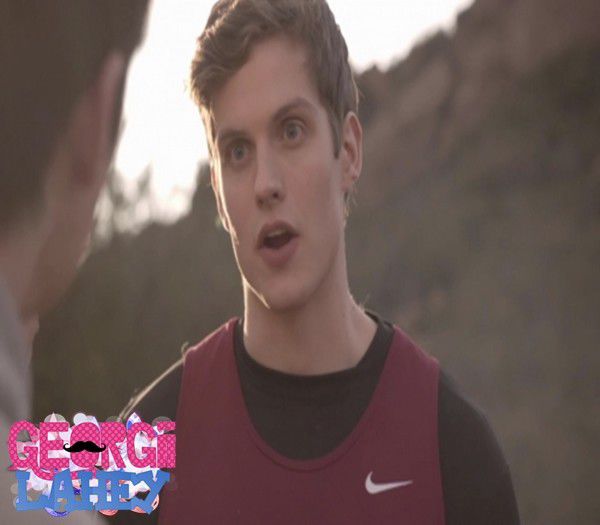 ♡♕_ wow lol # elena. nu i-am văzut pe dylan și tyler ;( cl; awww ce melodie e asta ? ;X # peppz.
