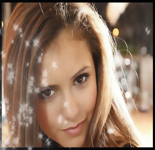 Ce mai faci? *se uita la telefon* Am primit un mesaj...