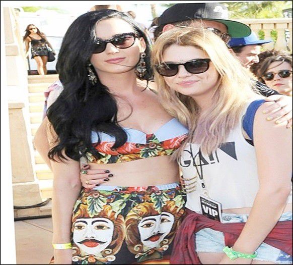 ┊^^ 100 <33 a mai ramas jumatate :))