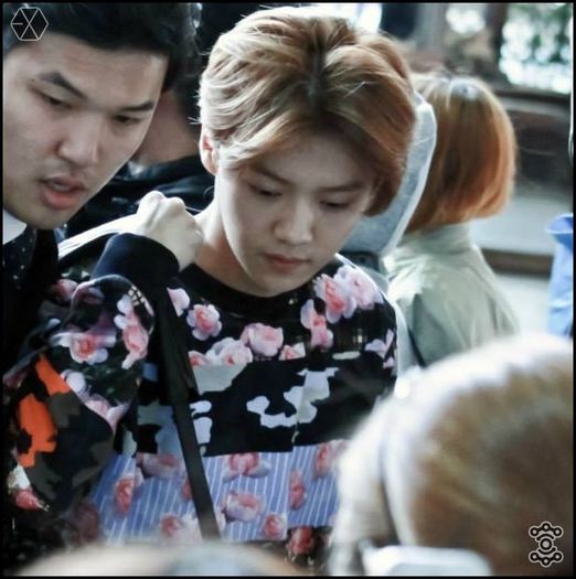 140405 Luhan @ Gimpo Airport Heading to Beijing.028