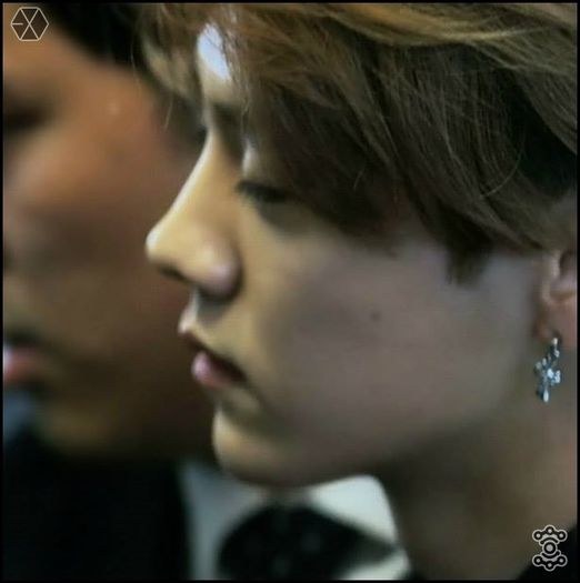 140405 Luhan @ Gimpo Airport Heading to Beijing.032