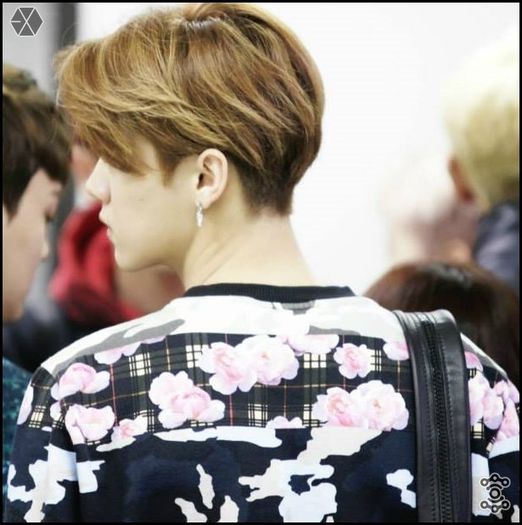 140405 Luhan @ Gimpo Airport Heading to Beijing.037