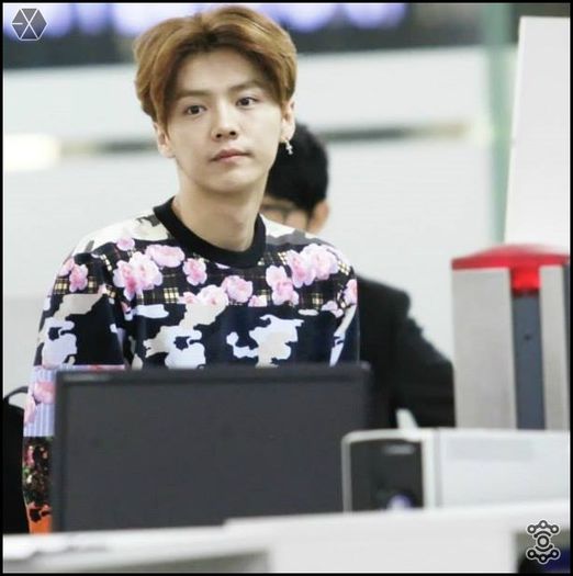 140405 Luhan @ Gimpo Airport Heading to Beijing.038