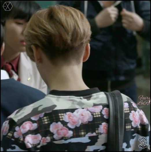 140405 Luhan @ Gimpo Airport Heading to Beijing.040
