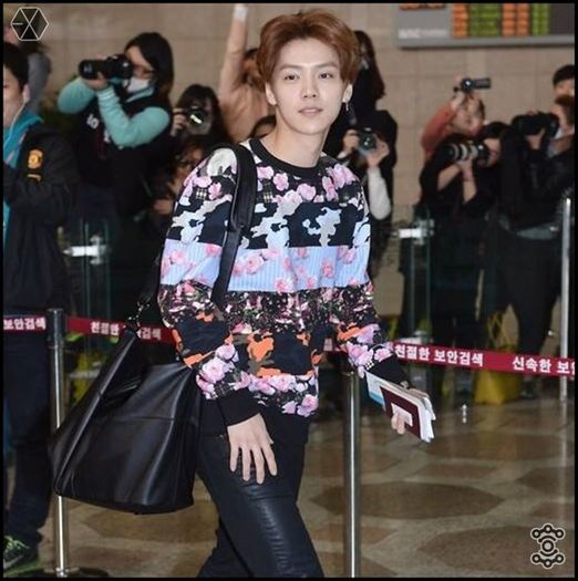 140405 Luhan @ Gimpo Airport Heading to Beijing.045