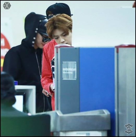 140405 Luhan @ Gimpo Airport Heading to Beijing.061