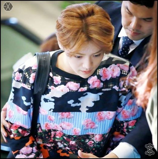 140405 Luhan @ Gimpo Airport Heading to Beijing.067