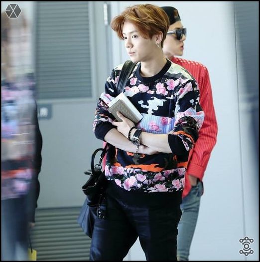 140405 Luhan @ Gimpo Airport Heading to Beijing.078