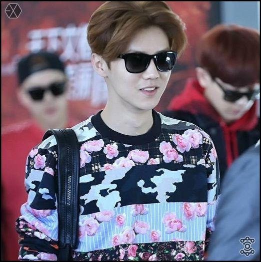 140405 Luhan @ Gimpo Airport Heading to Beijing.080