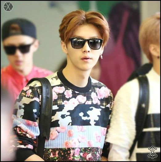 140405 Luhan @ Gimpo Airport Heading to Beijing.095