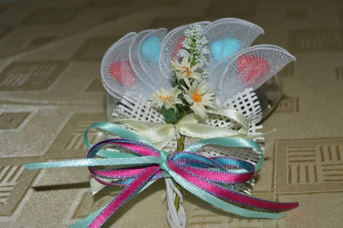 marturii nunta cu buchetel de flori cu bomboane 4 ron/buc - marturii nunta de diferite culoro