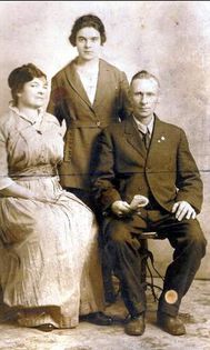 1918; TRAMBITAS Elizabeth si parintii ei Hans si Lizzie
