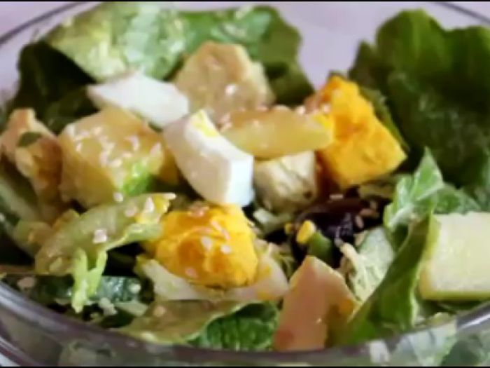 Antreu : Salata farfuria vesela Antreu : Salata farfuria vesela