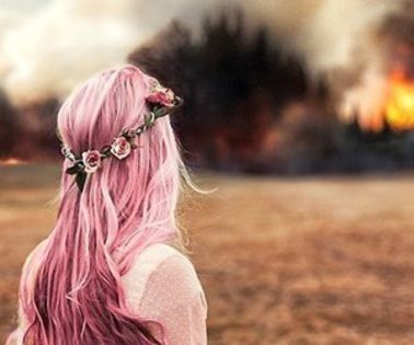 Zilele treceau, iar ea incepuse sa se obisnuiasca cu noua ei locuinta. - Z_The Magical Diary