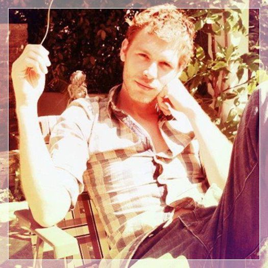 █ ▄→ -se aruncă pe scaun- mă bronzeeeez :)) -boredom-