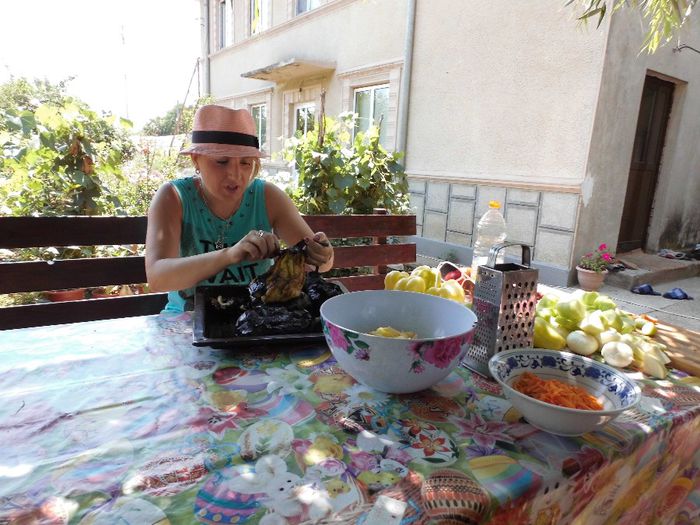 IMG_1391; Fata mea cea mare , CORINA, Acand vrea este harnica si tipicara
