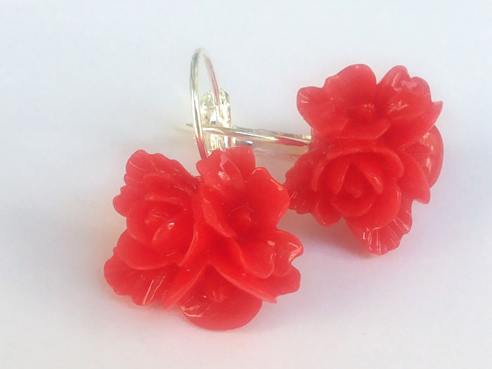 Cercei cu floricele de rasina - 5.5  lei; Tortitele sunt placate cu argint
