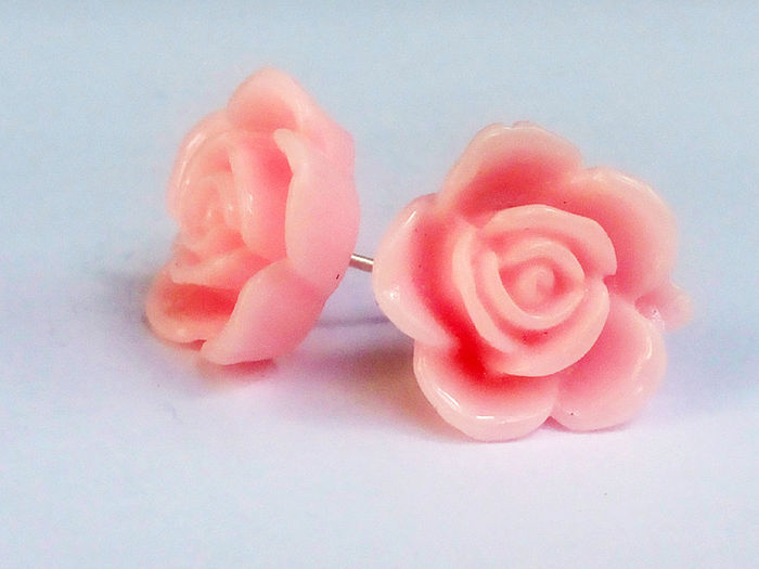 Cercei cu floricele de rasina - 4 lei - Bijuterii handmade - Cercei